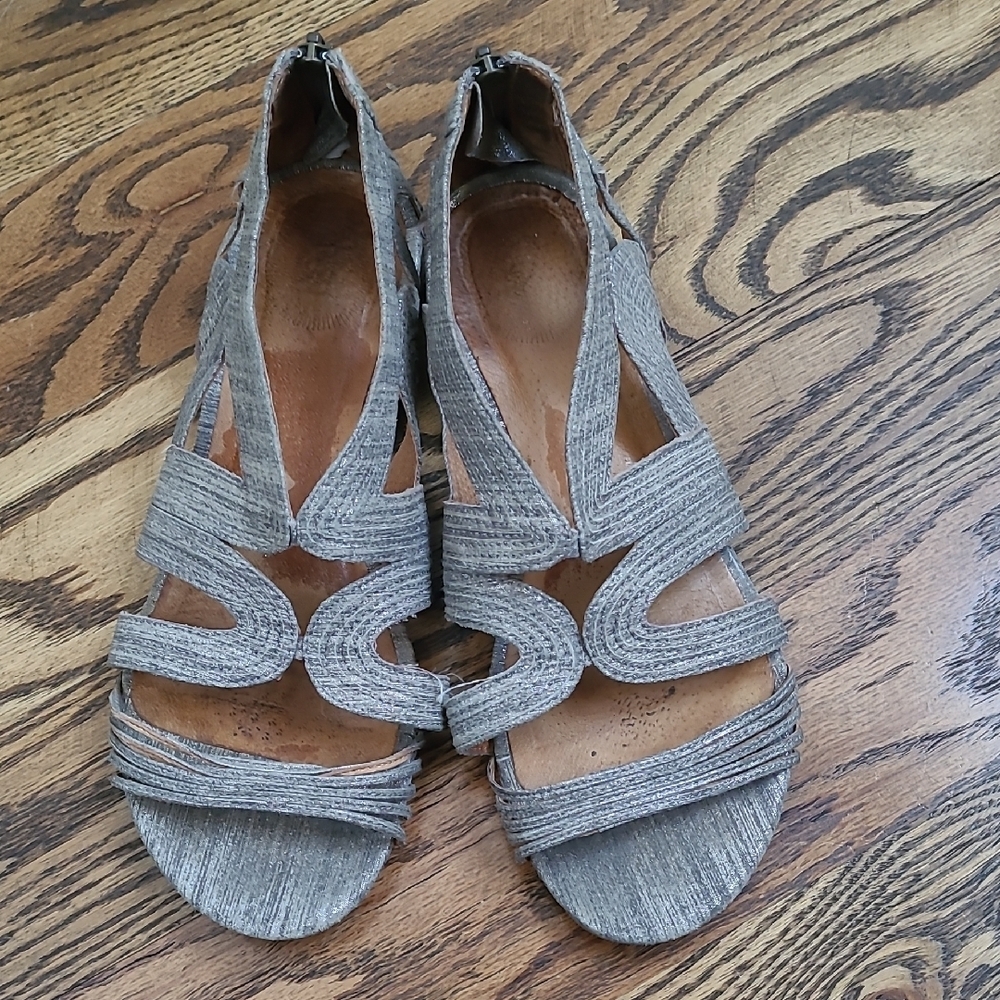 Women's Strappy Metallic Gray Sandals